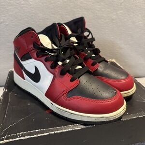 Nike Air Jordan 1 Mid GS Chicago Black Toe Red White 554725-069, size‎ 7Y